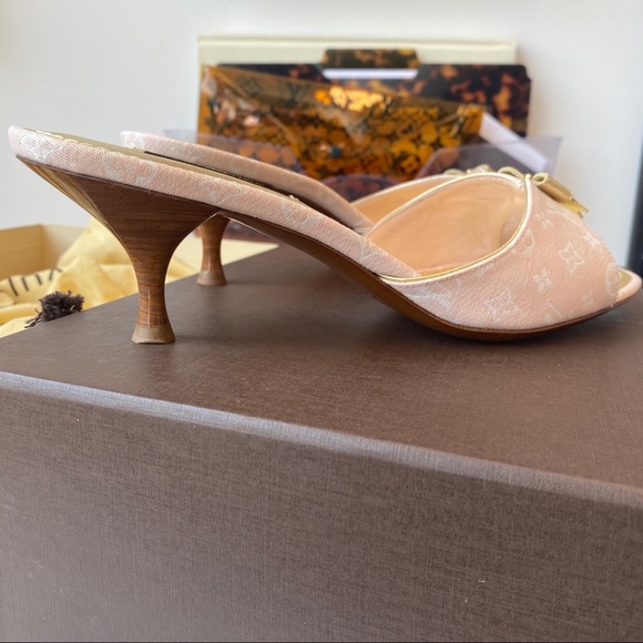 SOLD ON DEPOP LV Vintage Never Used Pink Monogram Mules - Picture 4 of 10